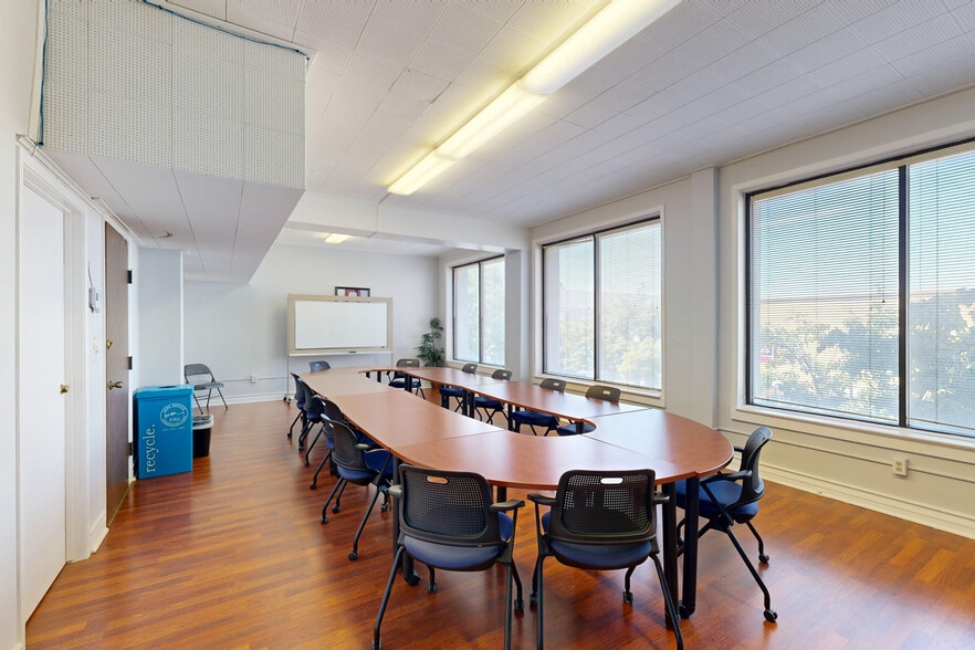 1527 19th St, Bakersfield, CA for lease - Matterport 3D Scan - Image 2 of 22