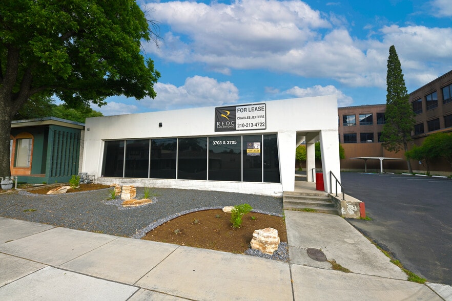 3703 Broadway St, San Antonio, TX for lease - Building Photo - Image 1 of 4