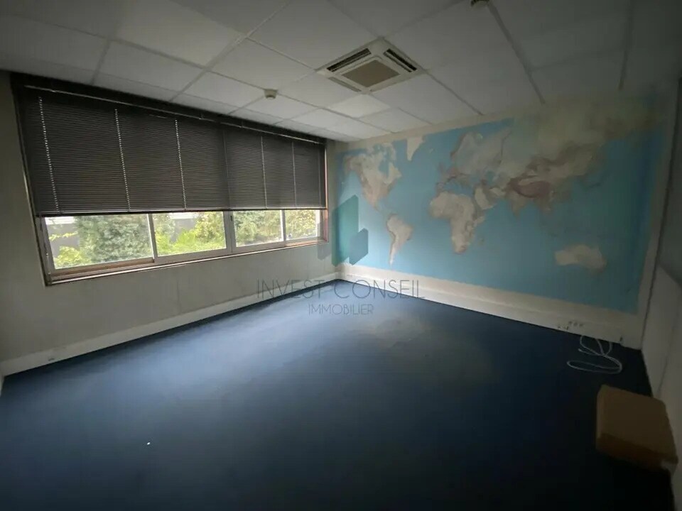Location Local d'activités 360 m² - Photo 1