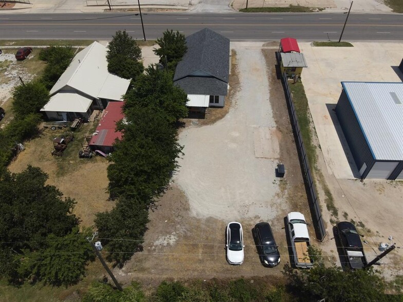 410 W Wise St, Bowie, TX for sale - Primary Photo - Image 1 of 24