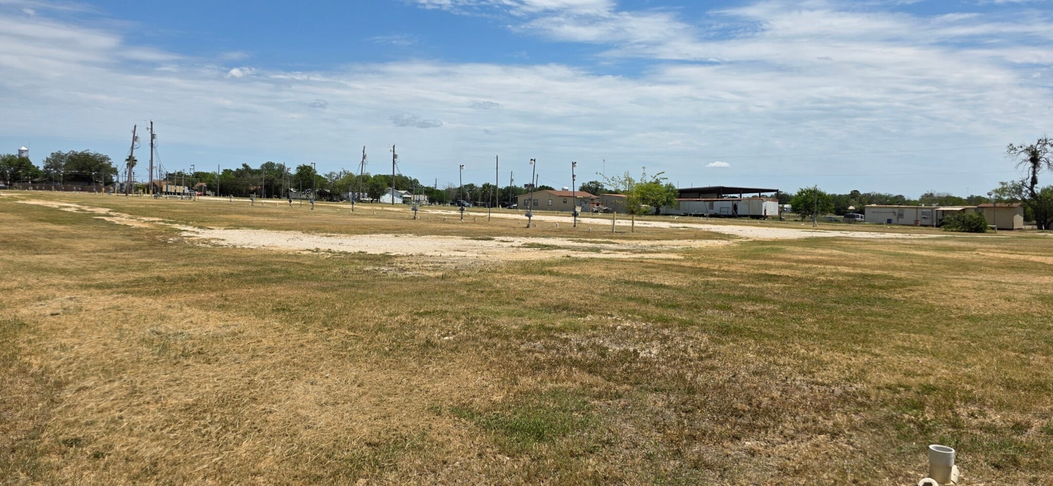 200 W 3rd Ave, Nixon, TX for lease Primary Photo- Image 1 of 5