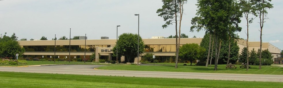 12501 E Grand River Ave, Brighton, MI for lease - Building Photo - Image 3 of 7