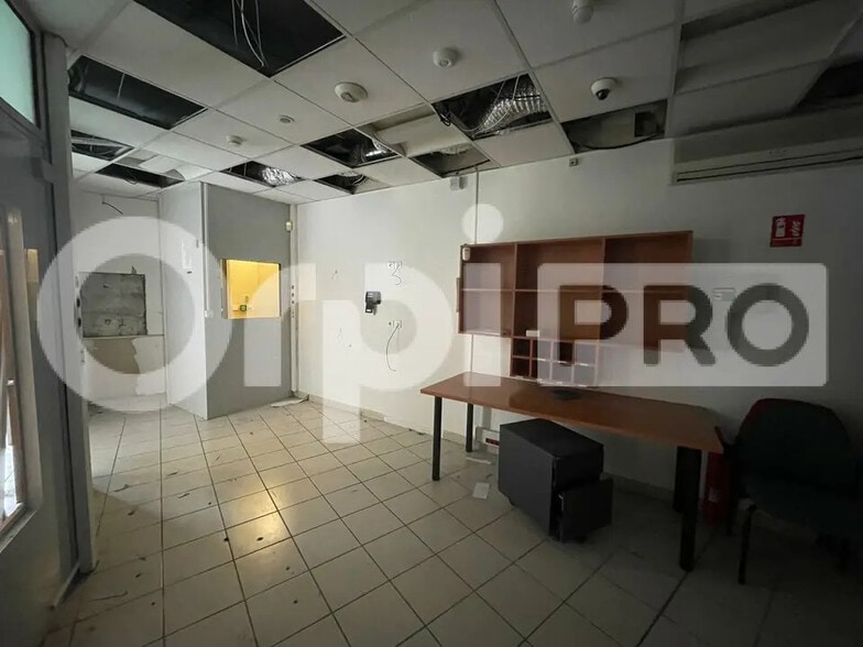 Retail in Villefranche-sur-Saône for lease - Interior Photo - Image 2 of 5