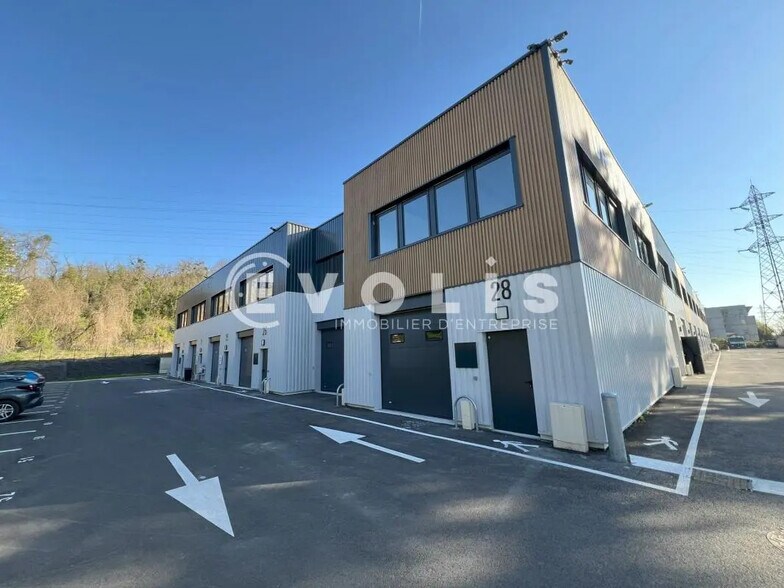 Flex in Neuilly-Plaisance for lease - Building Photo - Image 2 of 16