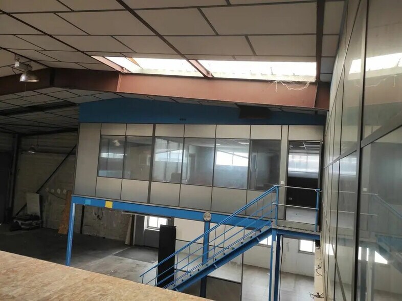 Industrial in Vitrolles for lease - Interior Photo - Image 3 of 4
