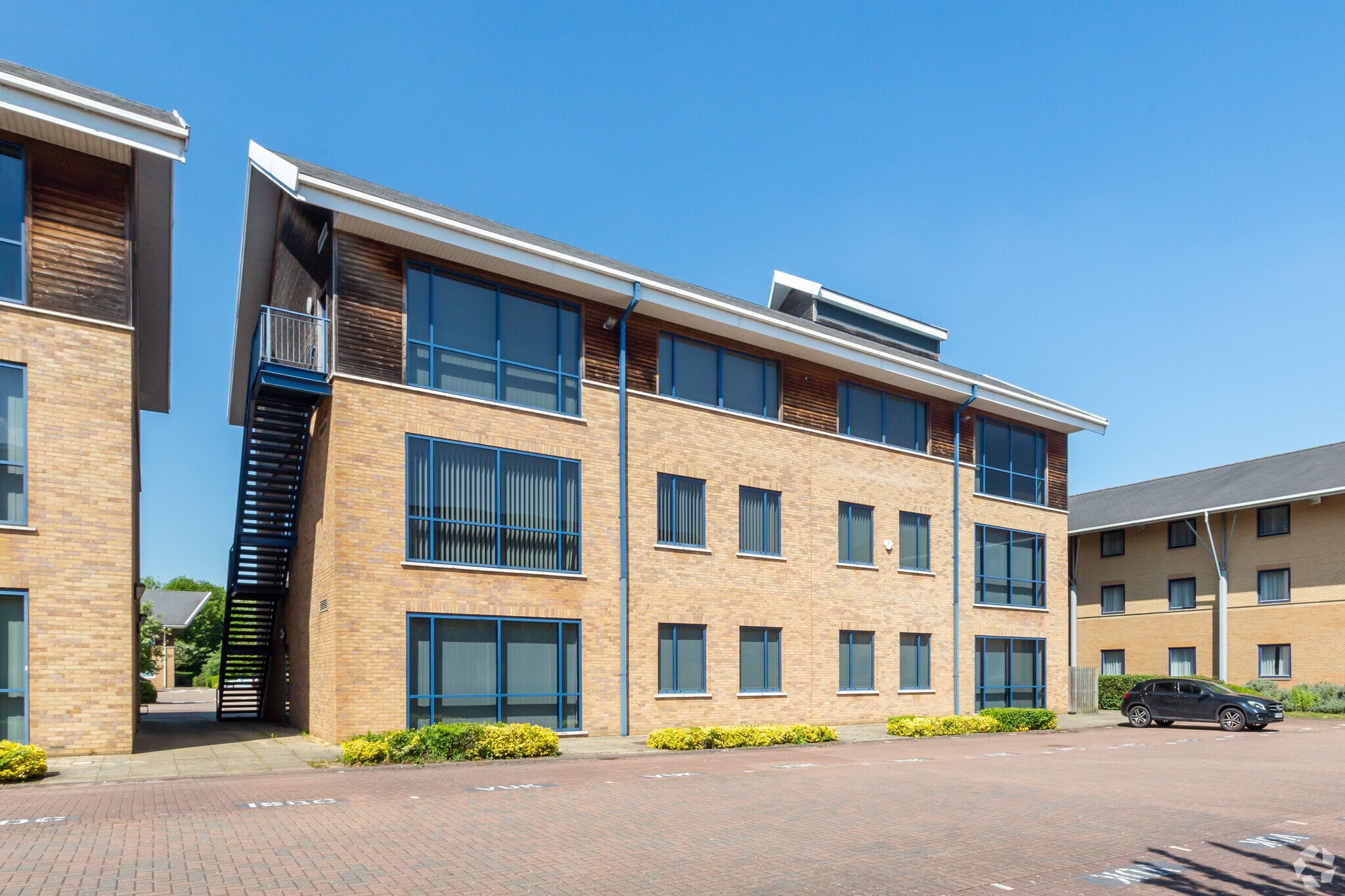 Opal Dr, Milton Keynes for sale Primary Photo- Image 1 of 1