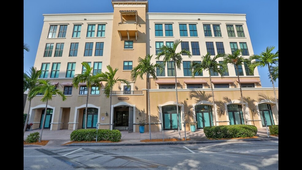 814 Ponce de Leon Blvd, Coral Gables, FL for sale - Building Photo - Image 1 of 1