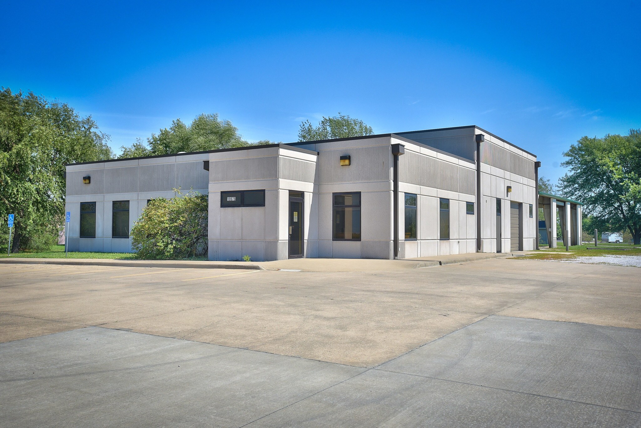 19975 Metcalf Ave, Stilwell, KS for sale Building Photo- Image 1 of 1