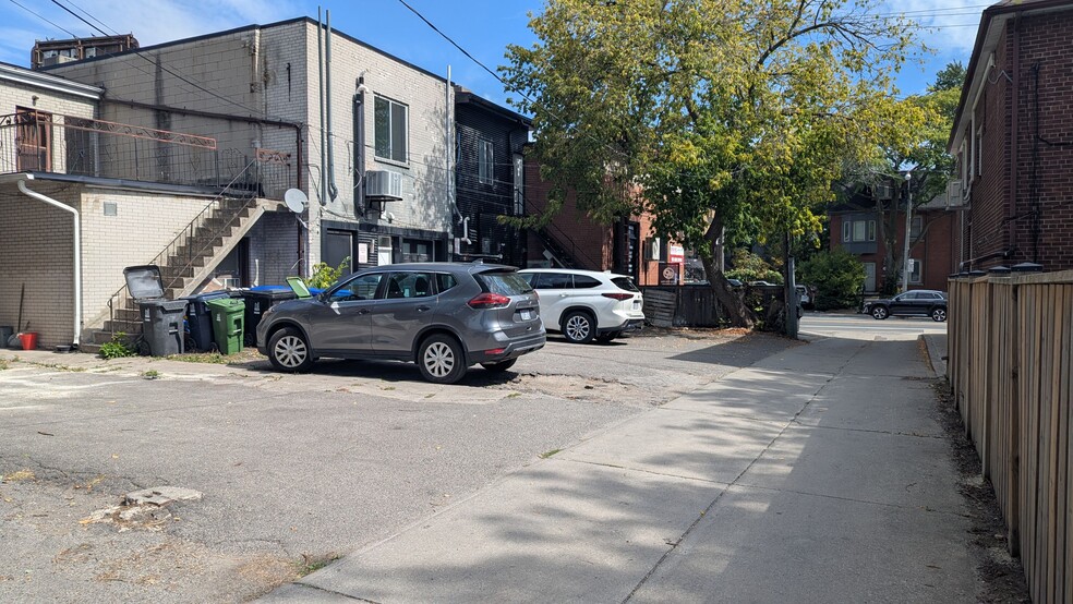 693 St Clair Ave W, Toronto, ON for sale - Building Photo - Image 3 of 3