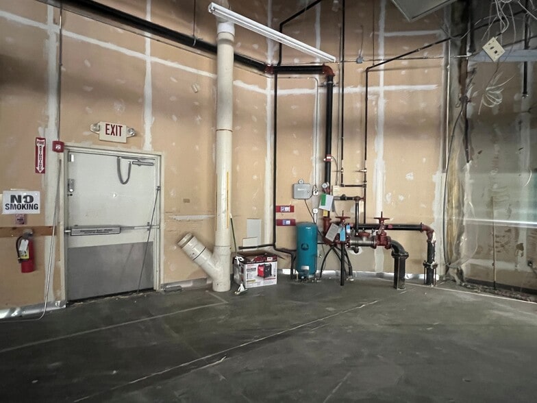 1395 Middletown Ave, Northford, CT for sale - Building Photo - Image 3 of 8