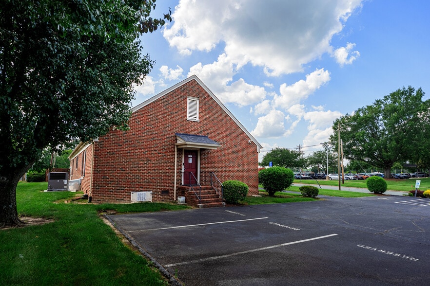 291 Graham Hopedale Rd, Burlington, NC for lease - Building Photo - Image 2 of 13