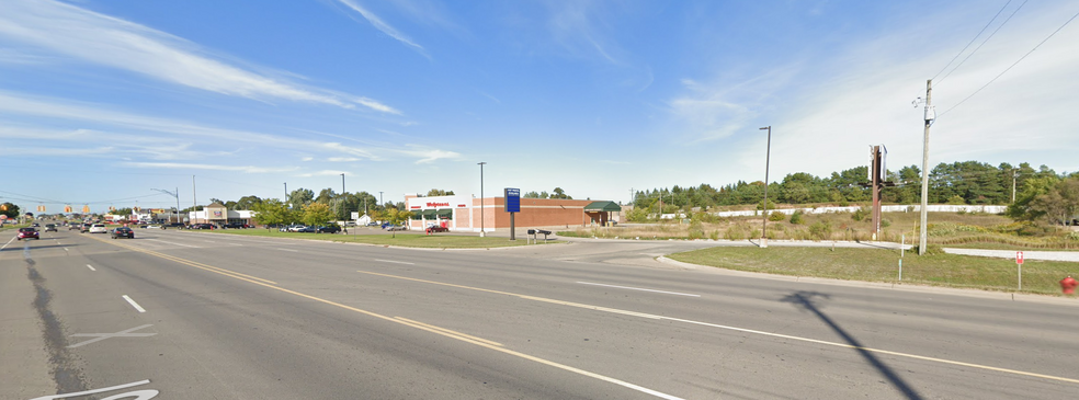 1045 M-37, Traverse City, MI for lease - Primary Photo - Image 1 of 1