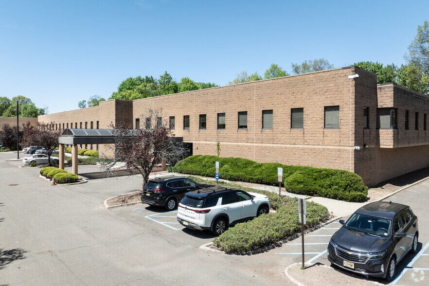82 Totowa Rd, Wayne, NJ for lease - Building Photo - Image 1 of 14
