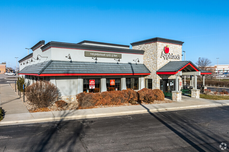 1700 Village West Pky, Kansas City, KS for lease - Building Photo - Image 1 of 24