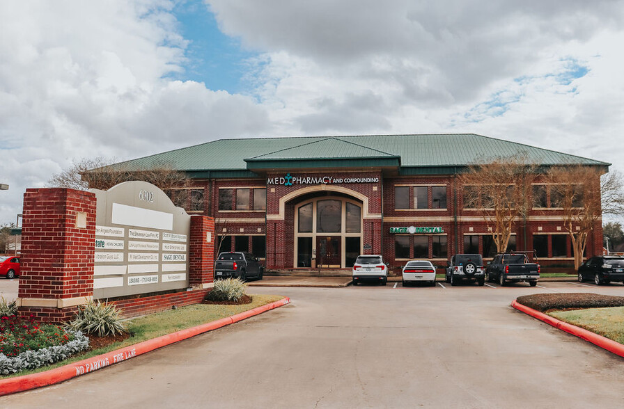 6302 W Broadway St, Pearland, TX for lease - Building Photo - Image 1 of 26