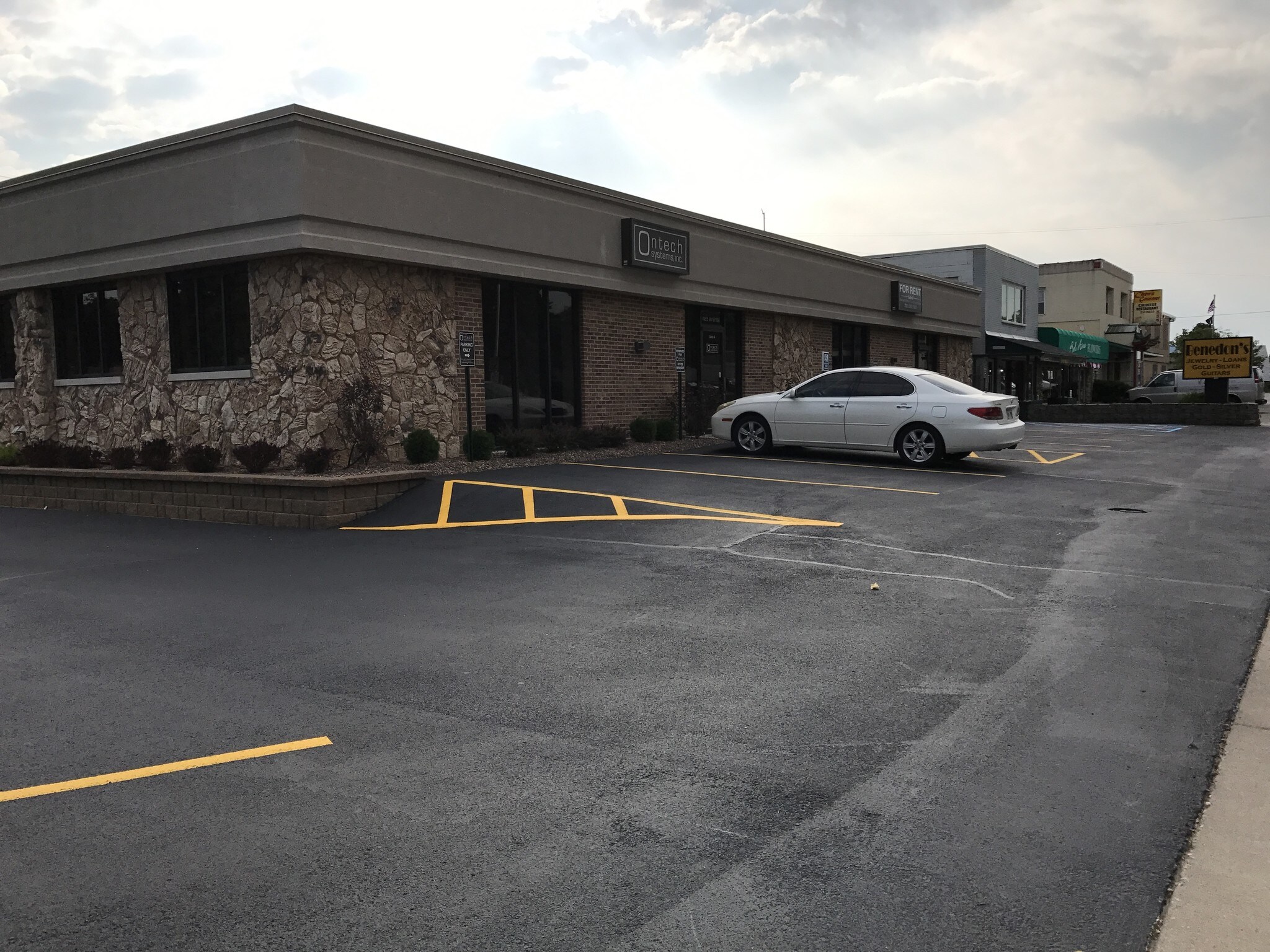 N85 W16186 Appleton Ave, Menomonee Falls, WI for sale Primary Photo- Image 1 of 1