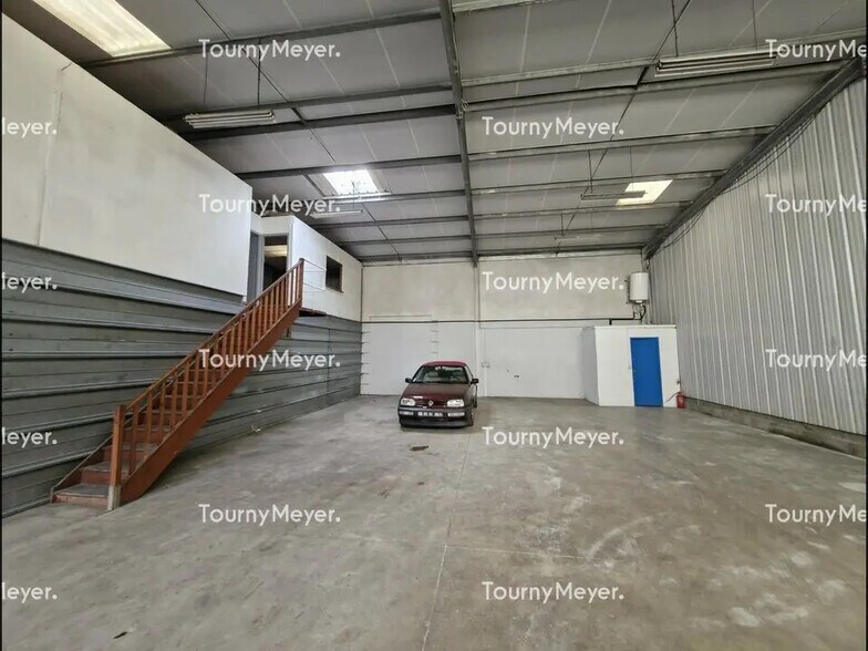 Flex in Mérignac for lease - Interior Photo - Image 2 of 7