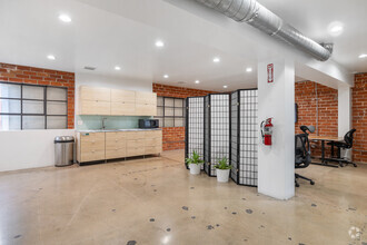 3384 Robertson Pl, Los Angeles, CA for lease Interior Photo- Image 1 of 2