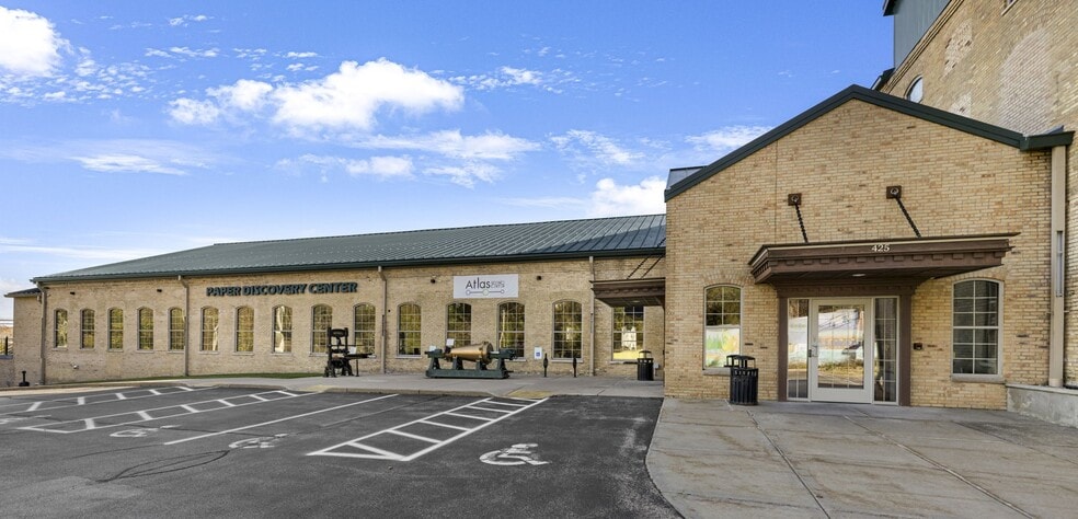 425 W Water St, Appleton, WI for lease - Primary Photo - Image 1 of 12