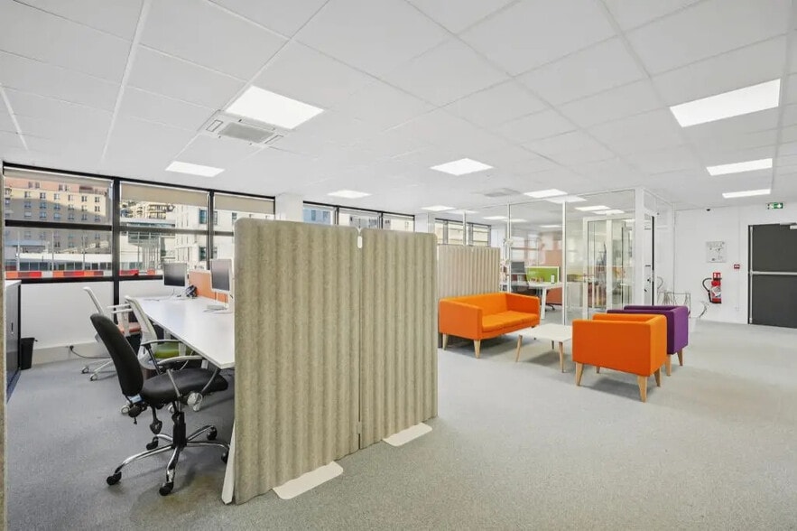 56-58 Boulevard De La Mission Marchand, Courbevoie for lease - Interior Photo - Image 3 of 9