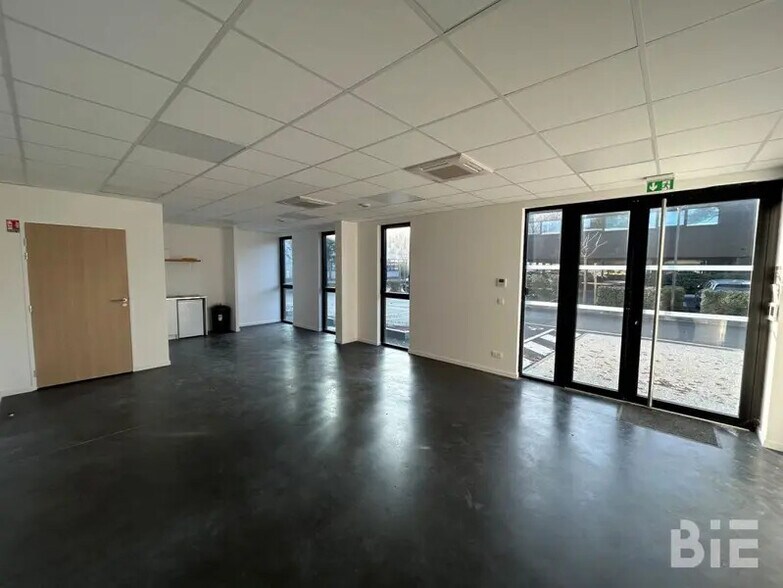 Flex in Mérignac for lease - Building Photo - Image 2 of 12