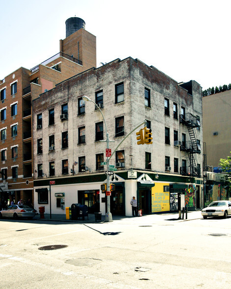 209 E 3rd St, New York, NY for lease - Primary Photo - Image 1 of 2