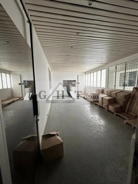 Industrial in Montreuil for sale - Interior Photo - Image 2 of 7