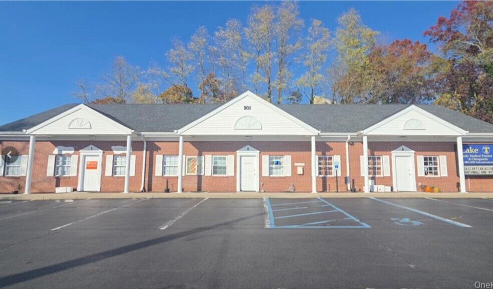 201 Portion Rd, Ronkonkoma, NY for lease - Building Photo - Image 1 of 12