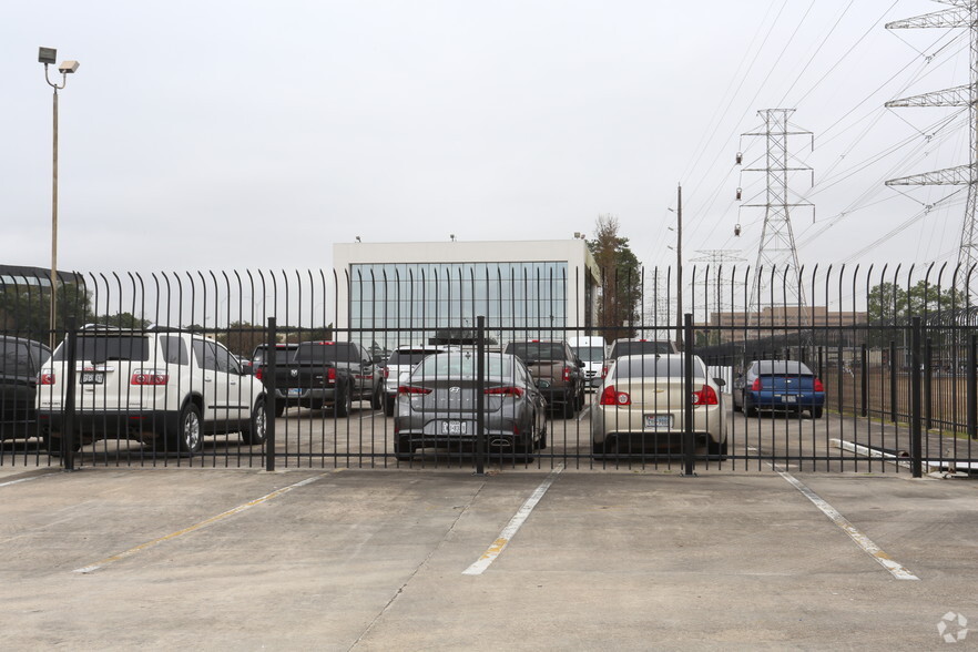 4141 N Sam Houston Pky E, Houston, TX for lease - Building Photo - Image 1 of 9