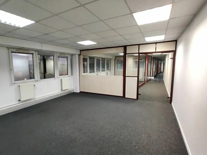 Office in Massy for lease - Interior Photo - Image 2 of 6