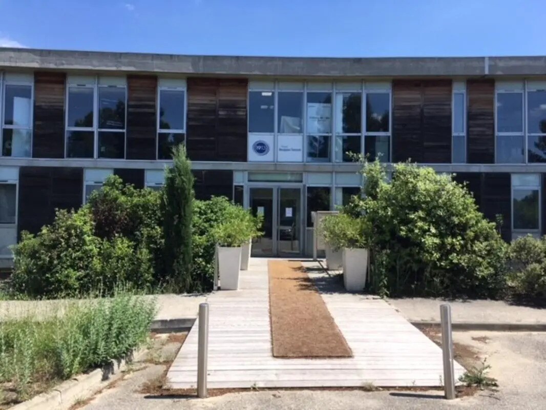 Office in Aix-en-Provence for lease Building Photo- Image 1 of 10