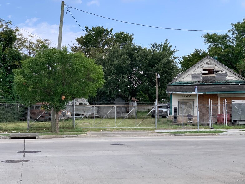 3120 Lyons Ave, Houston, TX for sale - Building Photo - Image 1 of 1