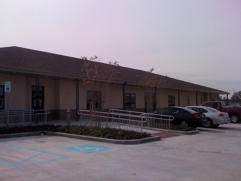 3555 Loyola Dr, Kenner, LA for lease - Building Photo - Image 2 of 5