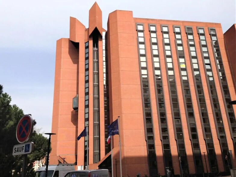 Office in Toulouse for lease - Building Photo - Image 1 of 7