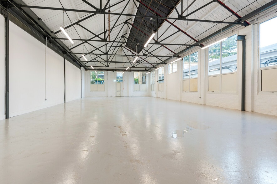 Princes Rd, Teddington for lease - Interior Photo - Image 3 of 4