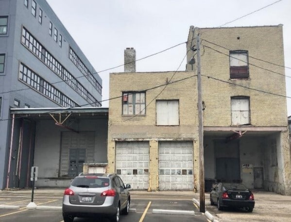 117-121 W Pittsburgh Ave, Milwaukee, WI for lease - Building Photo - Image 2 of 7