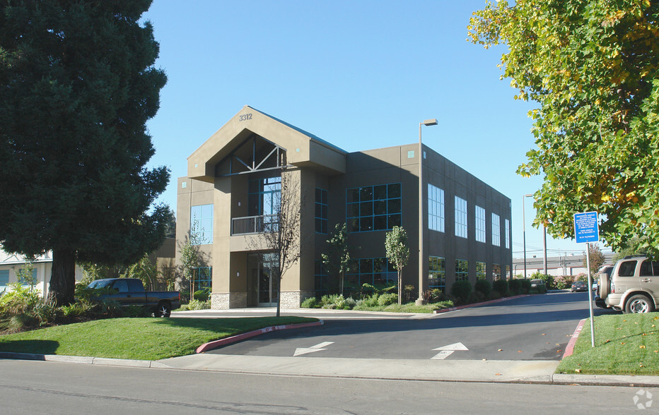 3312 Woodward Ave, Santa Clara, CA for lease - Building Photo - Image 1 of 14