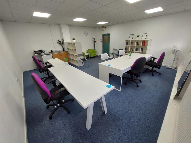 4 Hutton Close, Bishop Auckland for lease - Interior Photo - Image 3 of 4