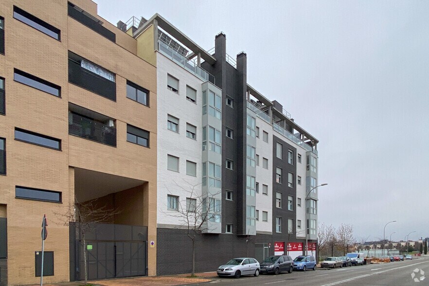 Calle Villaluenga de la Sagra, 7, Madrid, Madrid for sale - Building Photo - Image 2 of 3