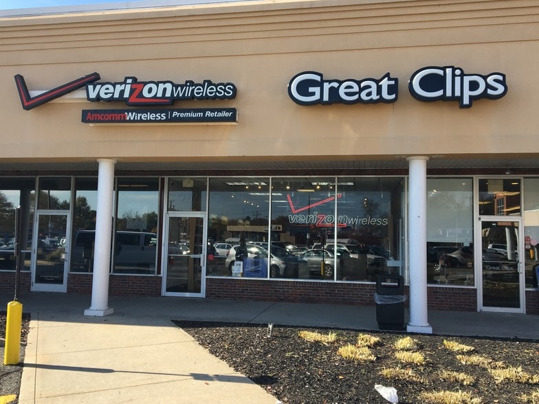 425 Center St, Ludlow, MA for lease - Building Photo - Image 1 of 1