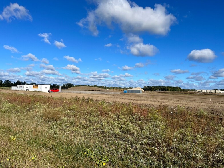 32870 Wick Rd, Romulus, MI for lease - Construction Photo - Image 1 of 1