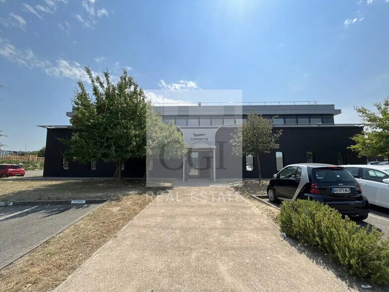 Office in Vaulx-Milieu for lease - Building Photo - Image 1 of 12