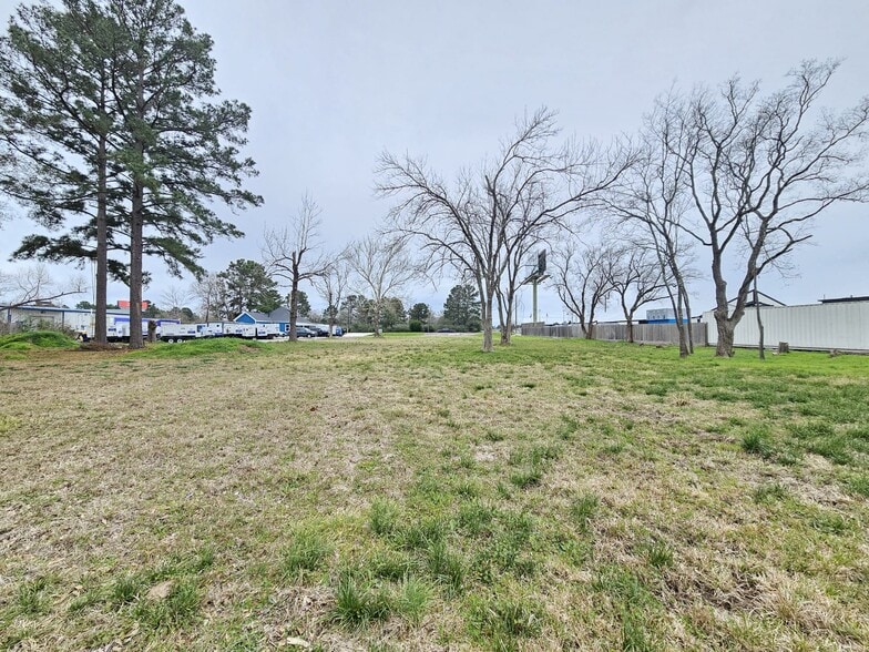 819 E Main St, Tomball, TX for lease - Building Photo - Image 3 of 7