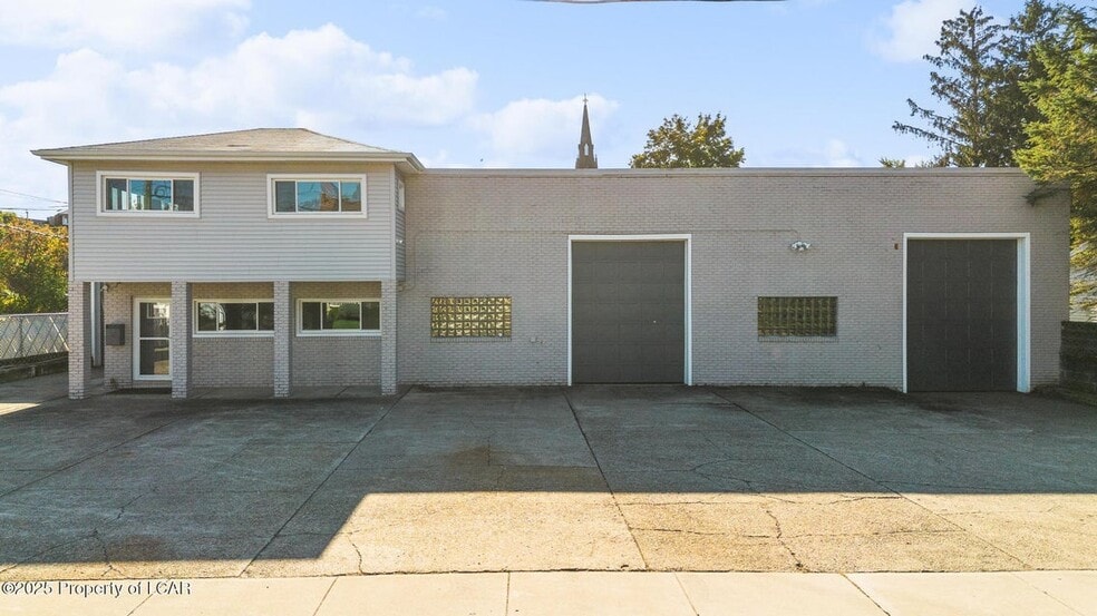 36 Atherton Ave, Wyoming, PA for sale - Primary Photo - Image 1 of 34