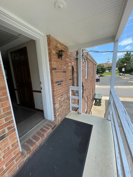 301 S West St, Culpeper, VA for lease - Building Photo - Image 3 of 3