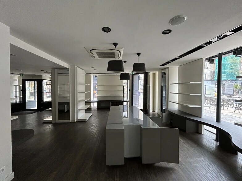 Retail in Chartres for lease - Interior Photo - Image 2 of 8
