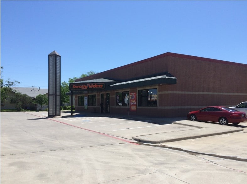 1407 Live Oak St, Commerce, TX for lease - Building Photo - Image 2 of 4