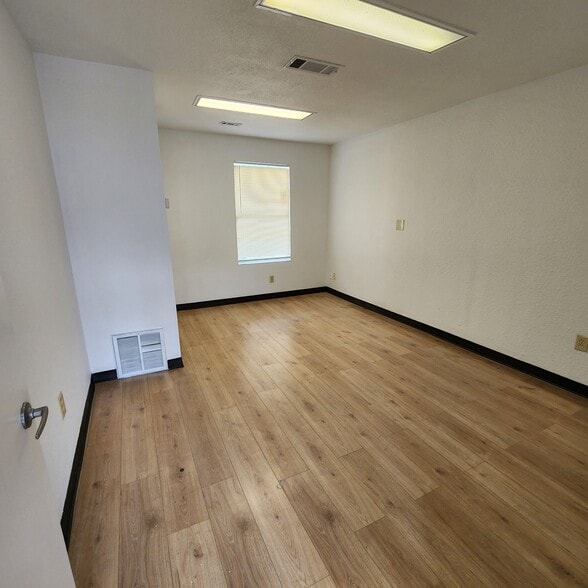 15501 Ranch Road 620 N, Austin, TX for lease - Building Photo - Image 3 of 7