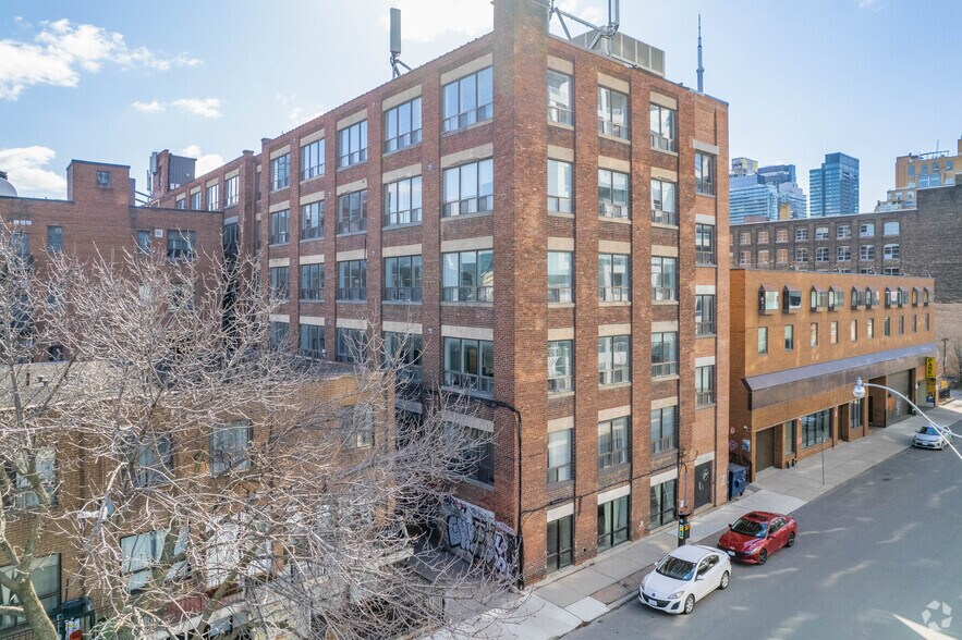 192 Spadina Ave, Toronto, ON for lease - Building Photo - Image 3 of 5