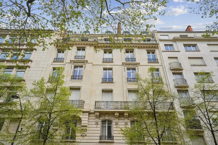 Office in Paris for lease - Building Photo - Image 1 of 14